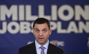 Coalition talk dominates Ontario election trail amid signs of indecisive vote | iNFOnews.ca CP28575325