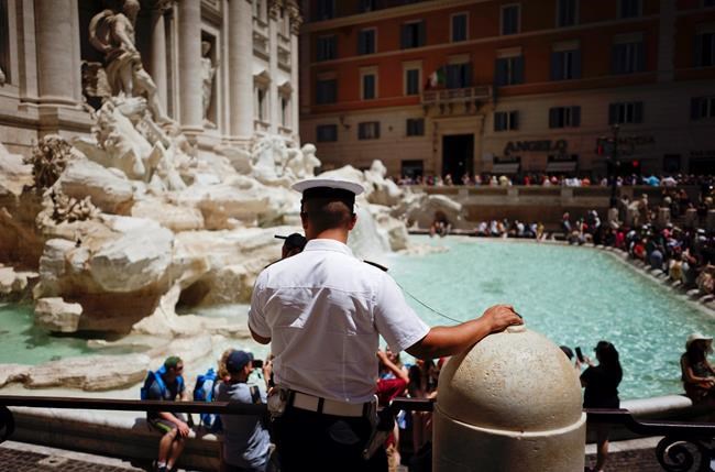 When in Rome don't sit, dip, eat, drink in fountains | iNFOnews.ca
