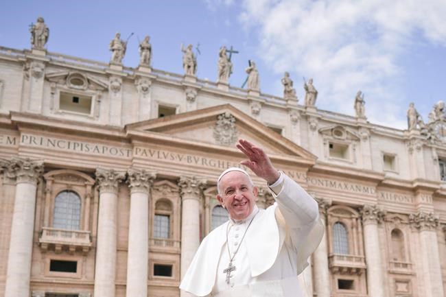 Pope explains reluctant ring kiss: Fear of spreading germs | iNFOnews.ca