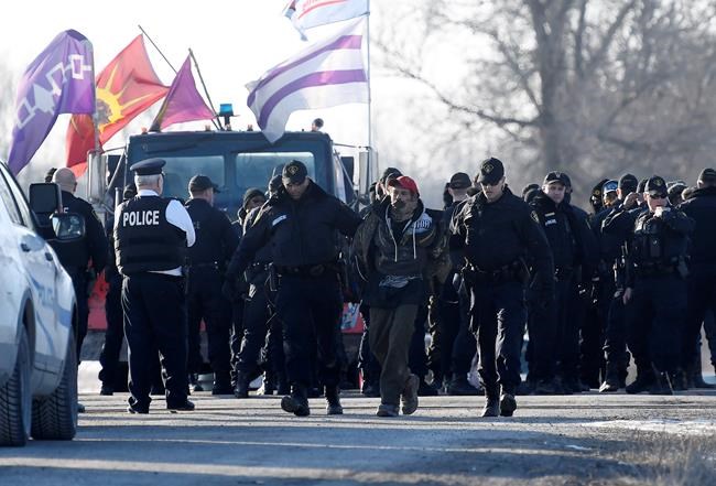 Indigenous leaders condemn use of force by police to clear blockade in Ontario | iNFOnews.ca Indigenous leaders condemn use of force by police to clear blockade in Ontario | iNFOnews.ca