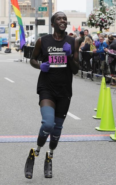 Runner who lost feet to frostbite completes first marathon | iNFOnews.ca Runner who lost feet to frostbite completes first marathon | iNFOnews.ca