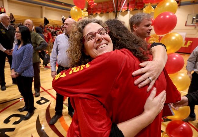 Fairbanks teacher named best in Alaska in surprise ceremony | iNFOnews.ca Fairbanks teacher named best in Alaska in surprise ceremony | iNFOnews.ca