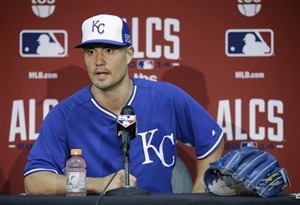 Royals pitcher Guthrie apologizes for 'These O's Ain't Royal' shirt worn after Game 3 of ALCS | iNFOnews.ca CP30294800