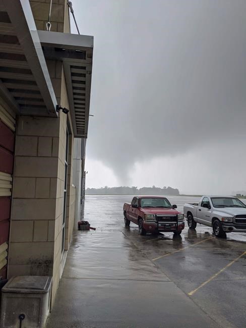 Twister slams Alabama neighbourhood during virus quarantine | iNFOnews.ca