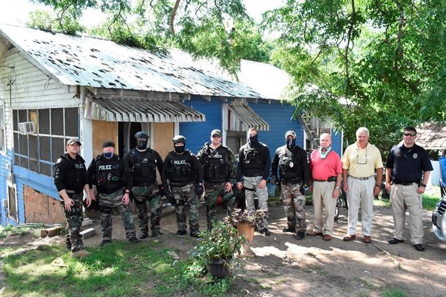 Alabama officers suspended for alleged 'white power' gesture | iNFOnews.ca Alabama officers suspended for alleged 'white power' gesture | iNFOnews.ca