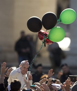 Pope offers Valentine's Day advice for lasting marriages: Say 'please, thanks, sorry' | iNFOnews.ca