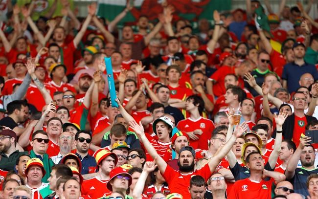 The Latest: England and Wales gather in Lens | iNFOnews.ca The Latest: England and Wales gather in Lens | iNFOnews.ca