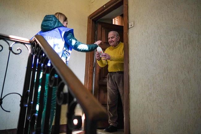 Virus lockdown means Italy's old are isolated from relatives | iNFOnews.ca Virus lockdown means Italy's old are isolated from relatives | iNFOnews.ca