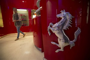 Fiat Chrysler sees shares jump higher on news it will spin off sports car maker Ferrari | iNFOnews.ca CP30476364