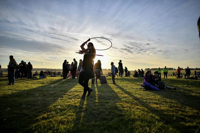 Thousands celebrate summer solstice at Stonehenge | iNFOnews.ca Thousands celebrate summer solstice at Stonehenge | iNFOnews.ca