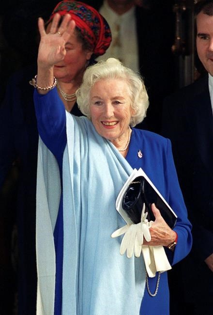 World War II forces sweetheart singer Vera Lynn dies at 103 | iNFOnews.ca