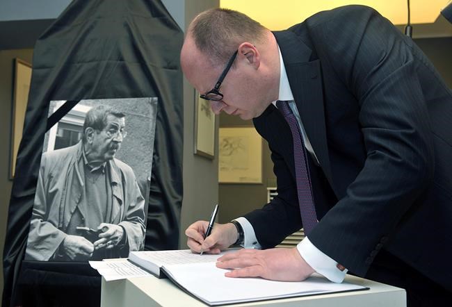 Poles unite in grief over assassination of Gdansk mayor | iNFOnews.ca Poles unite in grief over assassination of Gdansk mayor | iNFOnews.ca