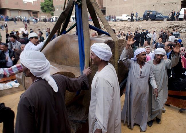 Second part of ancient Egyptian statue lifted from site | iNFOnews.ca Second part of ancient Egyptian statue lifted from site | iNFOnews.ca