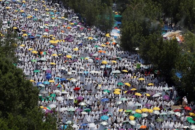 Muslim hajj pilgrims ascend Mount Arafat for day of worship | iNFOnews.ca Muslim hajj pilgrims ascend Mount Arafat for day of worship | iNFOnews.ca