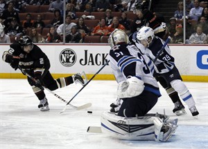 Robidas scores 16 seconds into OT, lifts Ducks to 5-4 win over Jets | iNFOnews.ca CP27814539