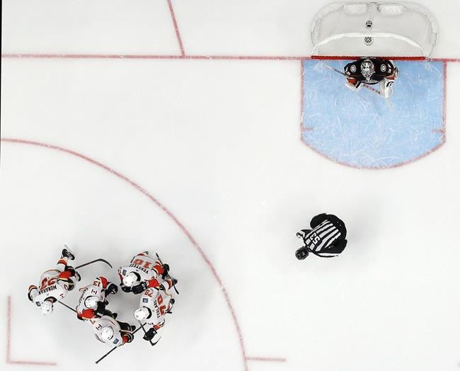 Smith makes 43 saves to lift Flames over Ducks 2-0 | iNFOnews.ca Smith makes 43 saves to lift Flames over Ducks 2-0 | iNFOnews.ca