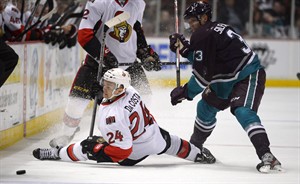 Throwback victory: Anaheim Ducks blast Senators 4-1 with record 56 shots in 4th straight win | iNFOnews.ca CP25470081