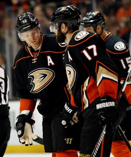 Gibson makes 33 saves, Ducks give Oilers 4th straight loss | iNFOnews.ca