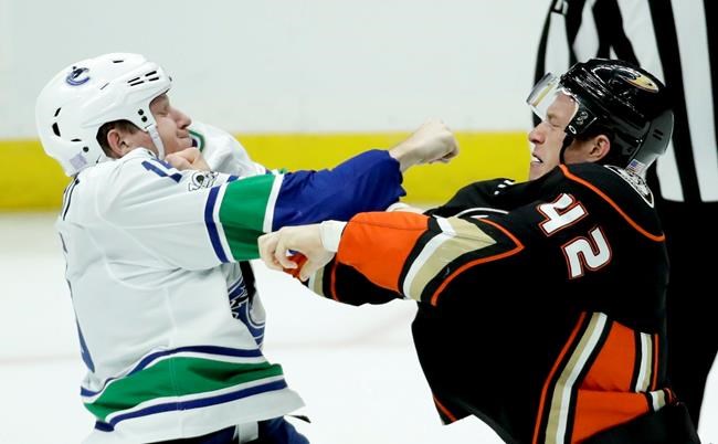 Silfverberg's 2 goals lead Ducks past Canucks 4-1 | iNFOnews.ca