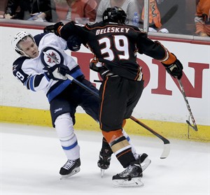 Jets blow lead, take penalties and lose Game 1 to Ducks on Perry's goal | iNFOnews.ca CP32729440