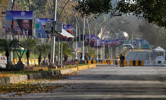 Pakistani hosts 10-nation regional economic summit | iNFOnews.ca