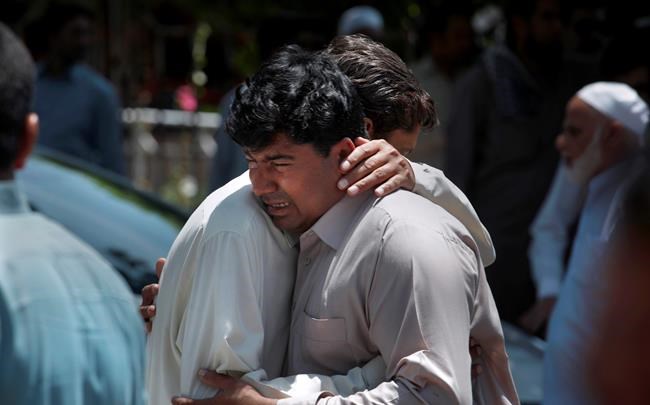 Pakistanis protest IS attack against pro-Taliban politician | iNFOnews.ca Pakistanis protest IS attack against pro-Taliban politician | iNFOnews.ca