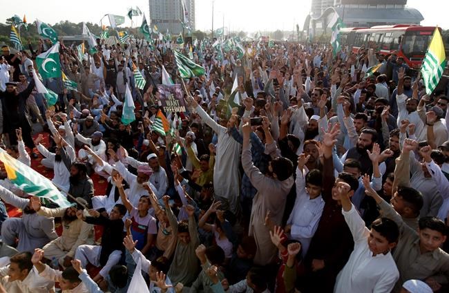 Pakistanis hoist miles-long Kashmir flag in solidarity march | iNFOnews.ca Pakistanis hoist miles-long Kashmir flag in solidarity march | iNFOnews.ca