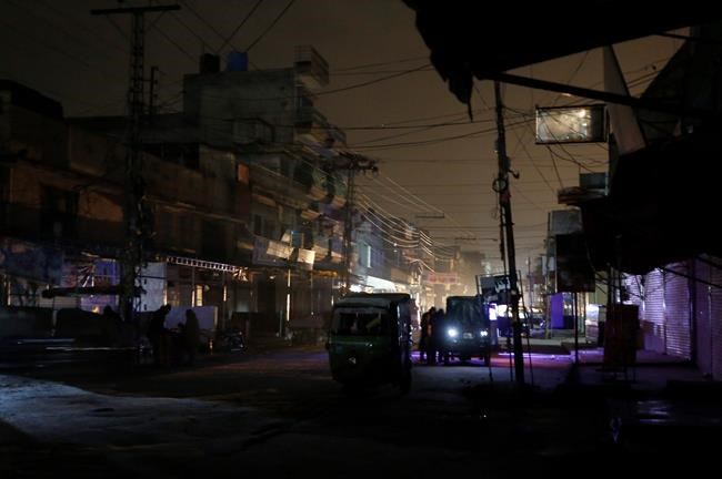 Minister: Massive power outage leaves Pakistan in the dark | iNFOnews.ca Minister: Massive power outage leaves Pakistan in the dark | iNFOnews.ca