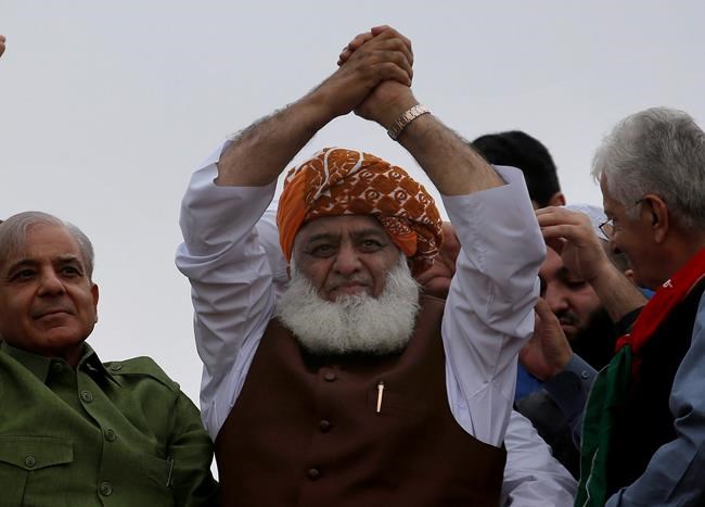 Pakistani Islamists await deadline they set for PM to resign | iNFOnews.ca