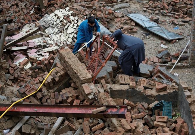 Authorities begin earthquake relief efforts in Pakistan | iNFOnews.ca