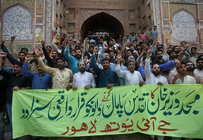 Trolls flood social media in Pakistan amid virus lockdown | iNFOnews.ca Trolls flood social media in Pakistan amid virus lockdown | iNFOnews.ca