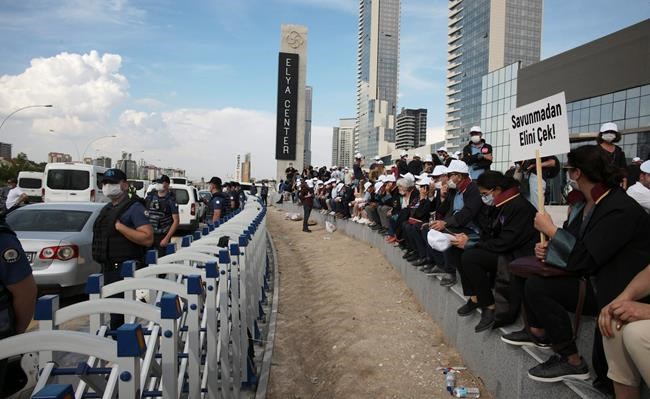 Turkish lawyers stage sit-in protest near capital | iNFOnews.ca