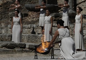 Sochi Olympics flame lighting goes off without a hitch ahead of mammoth torch relay | iNFOnews.ca CP25236383
