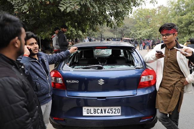 Attackers beat protesting students at Indian university | iNFOnews.ca CP575764679