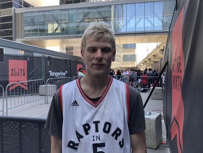 Toronto Raptors fans say what Jurassic Park means to them ahead of Game 4 | iNFOnews.ca