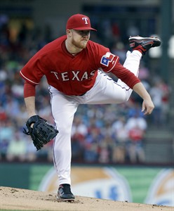 Delabar earns victory in relief, Bautista homers as Toronto wins 3rd straight, 4-2 over Texas | iNFOnews.ca