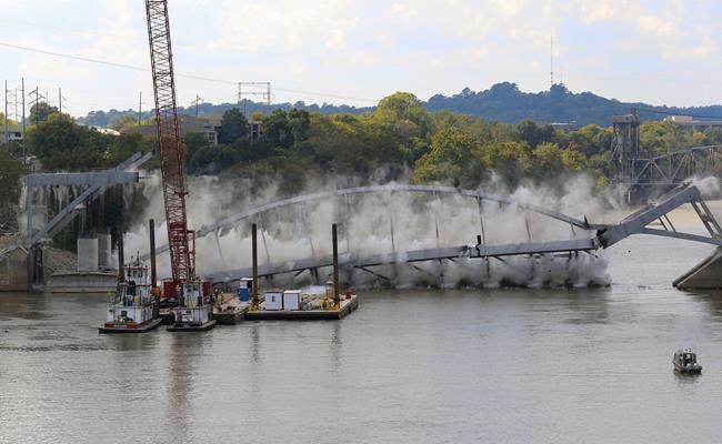 Crews pull down old Arkansas bridge after implosion fails | iNFOnews.ca