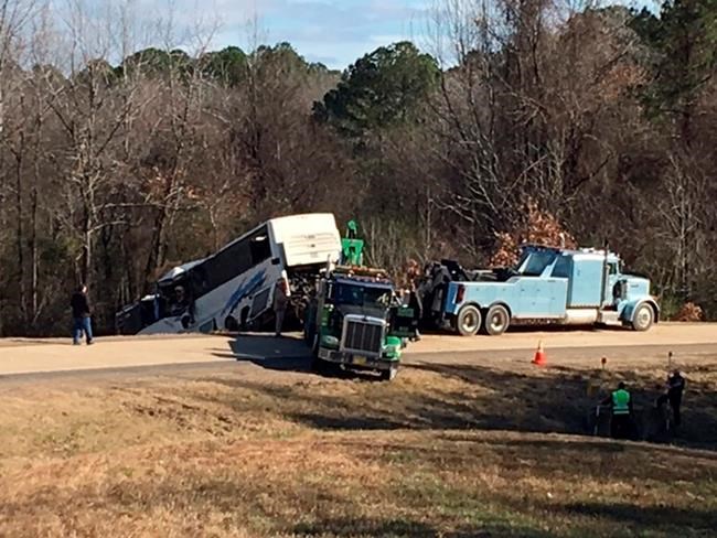 1 child dead, 45 people hurt in Arkansas charter bus crash | iNFOnews.ca 1 child dead, 45 people hurt in Arkansas charter bus crash | iNFOnews.ca