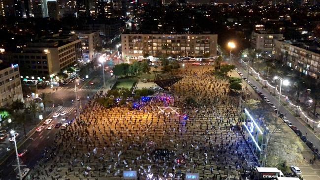 Thousands protest Israel coalition deal on eve of court date | iNFOnews.ca