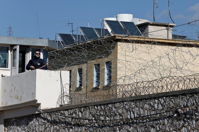 Greek police hunt for 2 fugitives who escaped prison | iNFOnews.ca