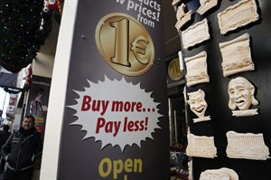 Plunging oil causes eurozone prices to fall for first time since 2009, as ECB eyes stimulus | iNFOnews.ca CP31380418