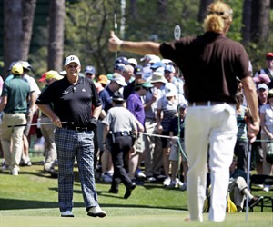 Gary Woodland shoots 30 on front side to surge into Masters contention; falters on back nine | iNFOnews.ca CP27973585