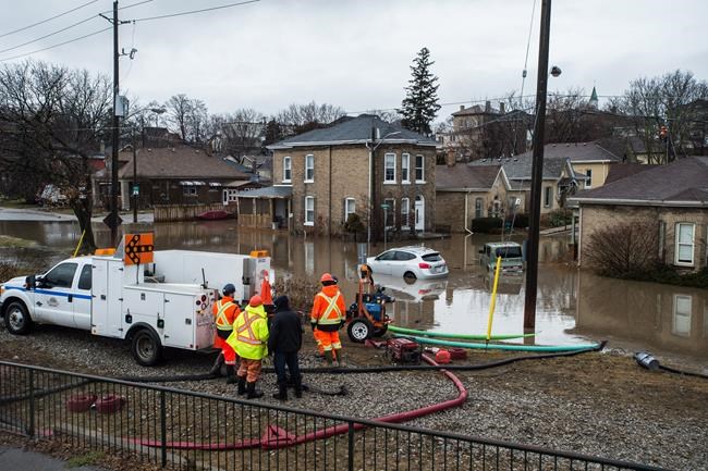 Toddler missing as flooding forces thousands from their homes in Ontario | iNFOnews.ca CP1881969384