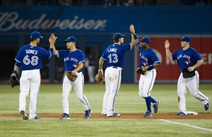 Encarnacion, Johnson homer as Blue Jays beat A's and avoid sweep | iNFOnews.ca CP19535092