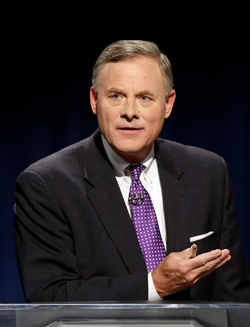 GOP senator apologizes for 'bull's-eye' remark about Clinton | iNFOnews.ca