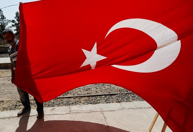 Trump shifts tone on Turkey in effort to halt Syria invasion | iNFOnews.ca Trump shifts tone on Turkey in effort to halt Syria invasion | iNFOnews.ca