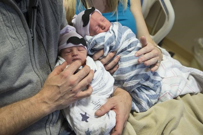 Twins delivered minutes apart have different birth years | iNFOnews.ca Twins delivered minutes apart have different birth years | iNFOnews.ca