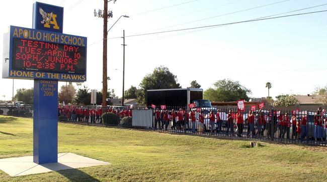 Arizona teachers demanding raise protest at schools | iNFOnews.ca Arizona teachers demanding raise protest at schools | iNFOnews.ca