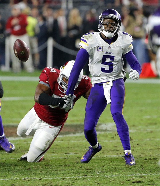 Freeney strips ball from Bridgewater at end, Cardinals clinch playoff spot, stop Vikings 23-20 | iNFOnews.ca Freeney strips ball from Bridgewater at end, Cardinals clinch playoff spot, stop Vikings 23-20 | iNFOnews.ca