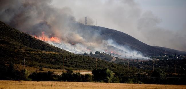 Hundreds evacuated as wildfire rages near Arizona town | iNFOnews.ca